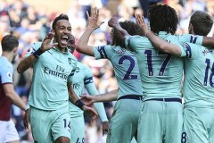 足球绝杀：利物浦球员关键时刻操作解析与团队协作技巧